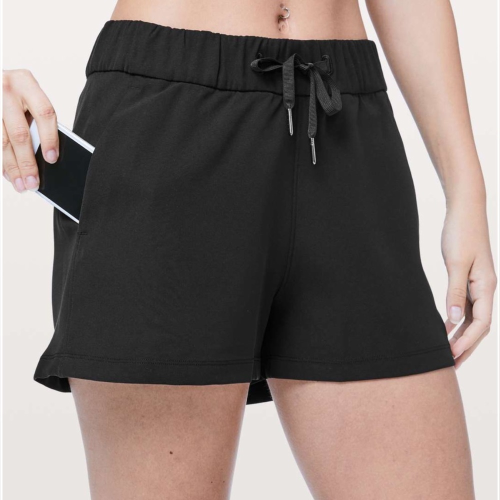 Lululemon Athletica: On The Fly Short *Woven* 2.5”